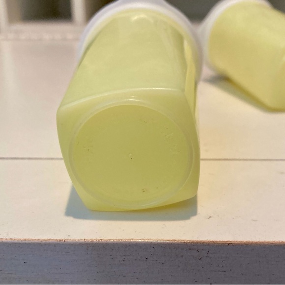 Vintage Eagle Super Seal Salt & Pepper Shakers - Picture 4 of 6